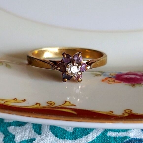 Vintage Brass Ring, Gold Tone with Light Purple Flower Center Size 6.5 - Picture 2 of 12